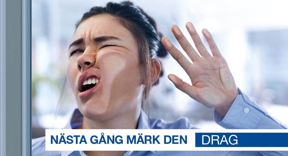 kvinna går in i glasdörr nästa gång märk den Brother P-touch