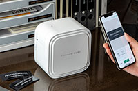 CUBE Pro och smartphone på ett kontor