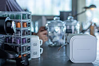 P-touch CUBE Pro på ett kafé.